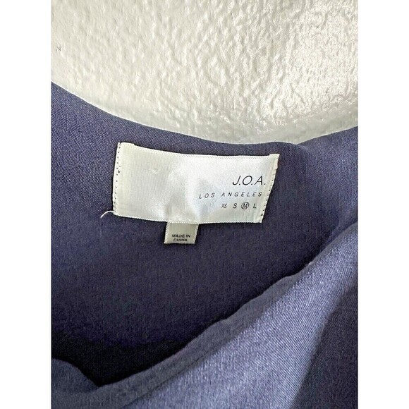 JOA Los Angeles Blouse Womens Size Medium Ruffle Trim Shoulder Cami Top Navy - Picture 3 of 4